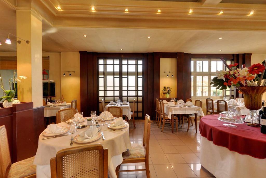 Logis Auberge Des Vieux Chenes Malemort Esterno foto