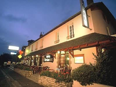 Logis Auberge Des Vieux Chenes Malemort Esterno foto