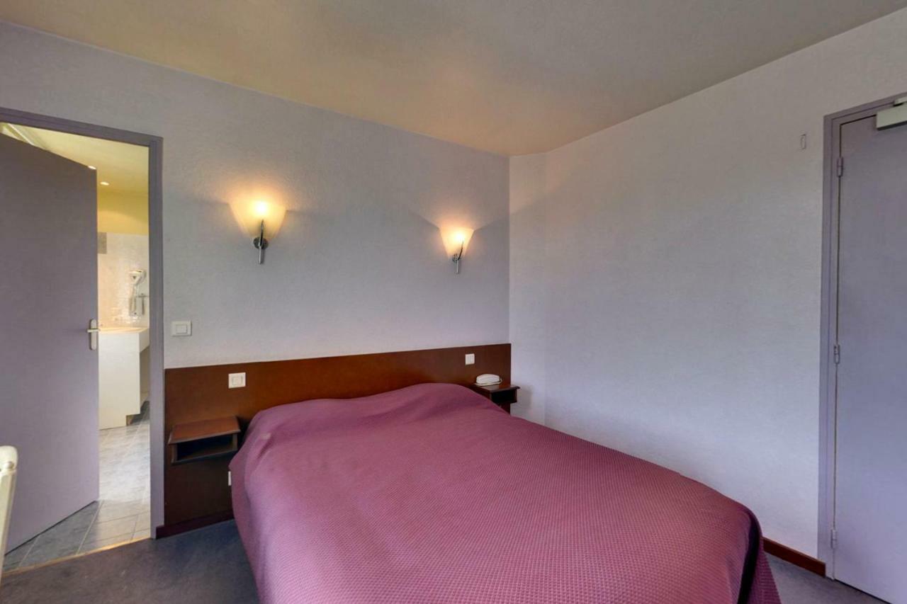 Logis Auberge Des Vieux Chenes Malemort Esterno foto